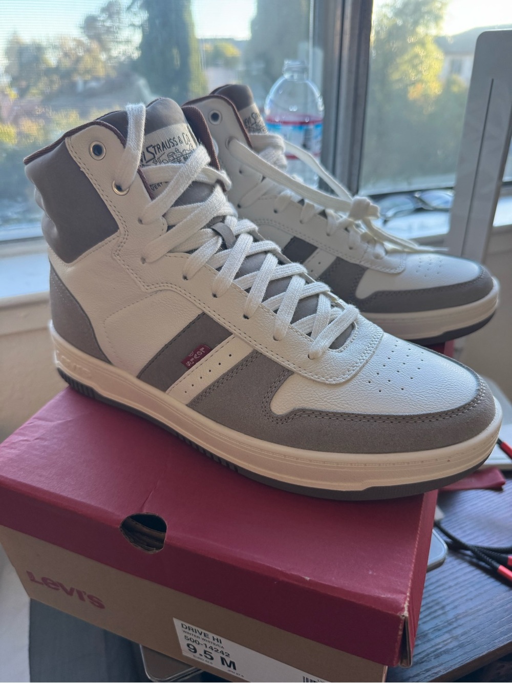 Levi's Men's High-Top Sneakers in White and Gray,size 9,5